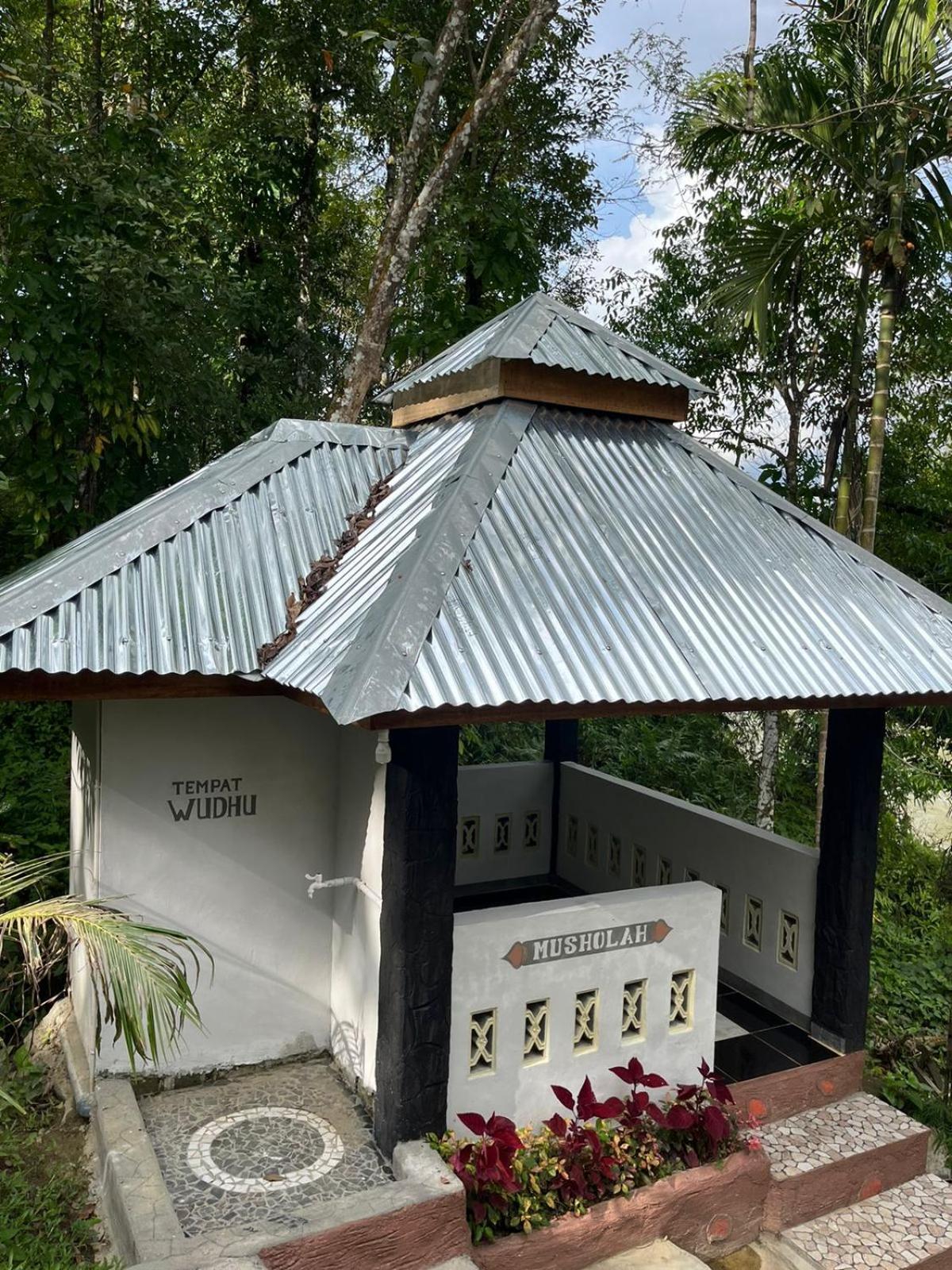 Asim Paris Guesthouse & Jungle Trekking Bukit Lawang Eksteriør billede
