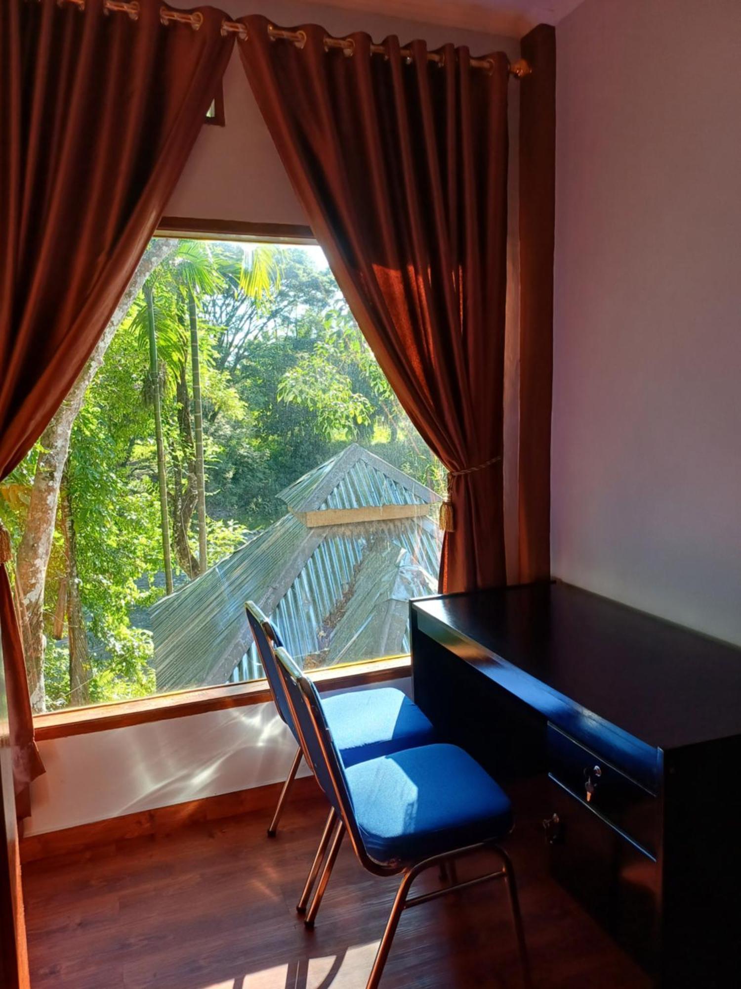 Asim Paris Guesthouse & Jungle Trekking Bukit Lawang Eksteriør billede